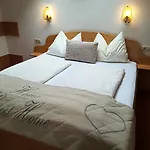 Haus Gandler Apartment